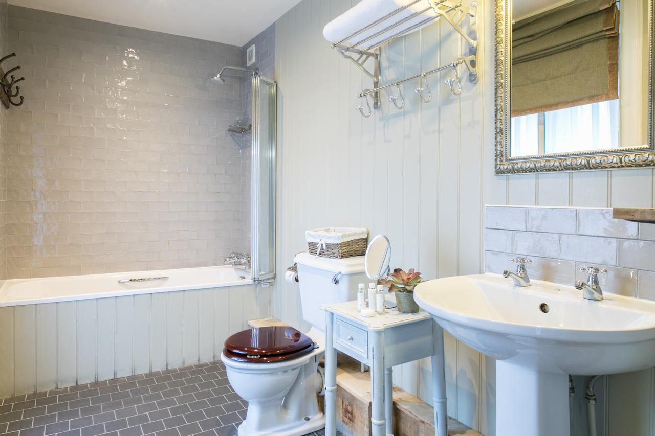 The Angel & Blue Pig Hotel Lymington Eksteriør billede